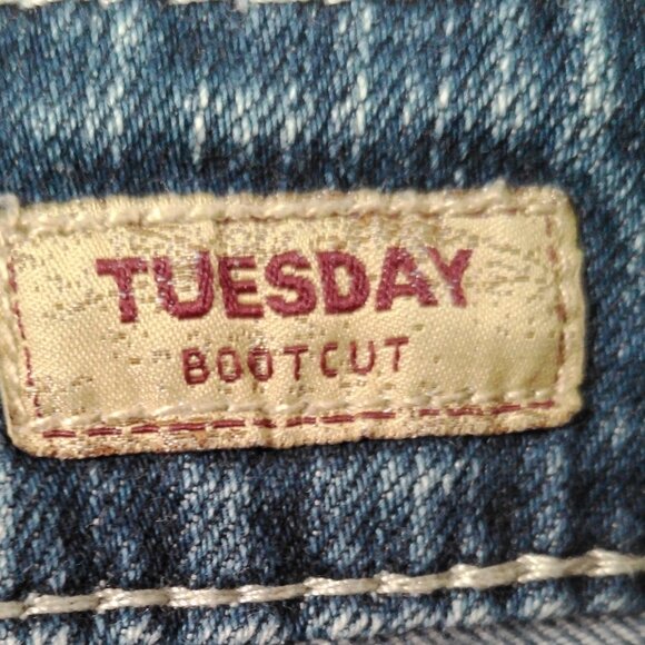 Classic Blue Women's Jeans - Picture 5 of 6